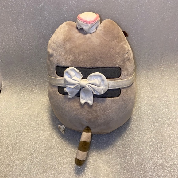 Pusheen ice cream sundae parlor vendor plush Claire’s exclusive - Picture 2 of 9